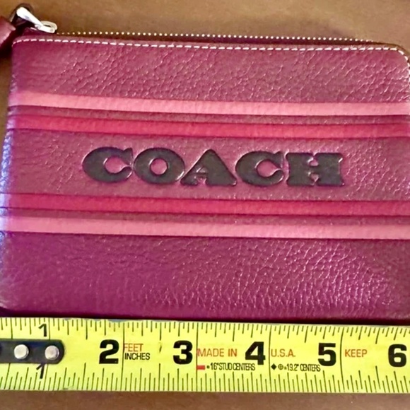 Coach Burgundy and Pink Leather Wristlet EUC 🎁 Gift Ready - Picture 3 of 5